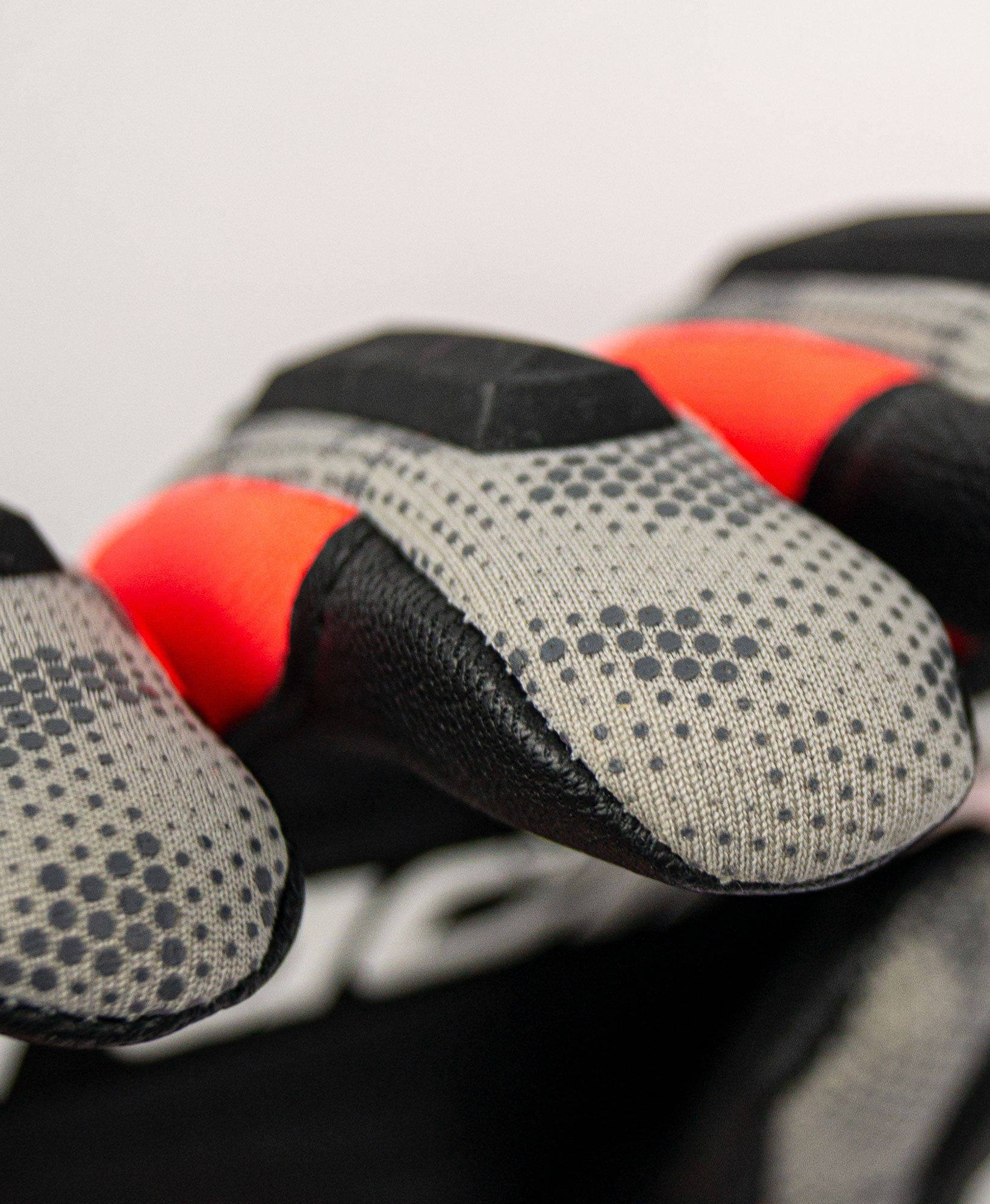 Reusch World Cup Warrior Neo - reusch.com